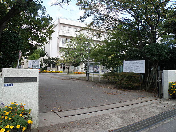 増尾西小学校 736m
