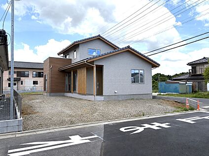 外観写真（前面道路含む）