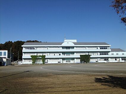 久保台小学校 825ｍ