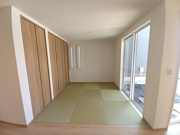 【和室】便利なお座敷スペース。お子様のお昼寝や遊び場にいかがでしょうか。