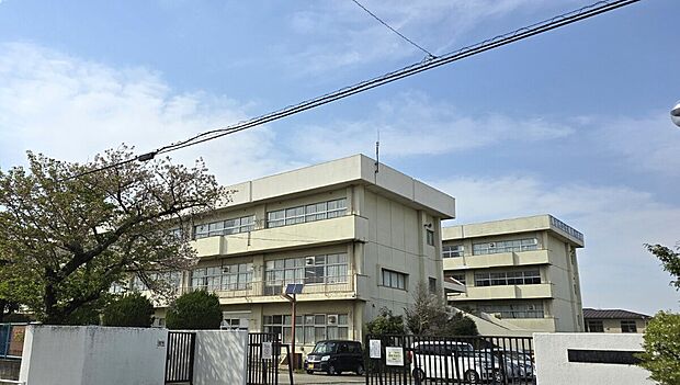 大間野小学校(約901m)