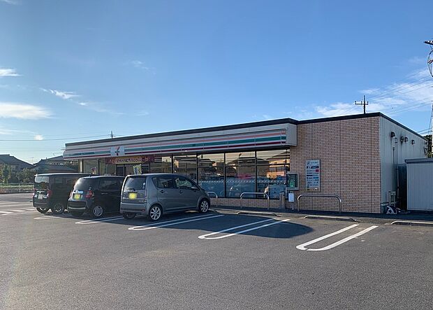 セブンイレブン(約695m)