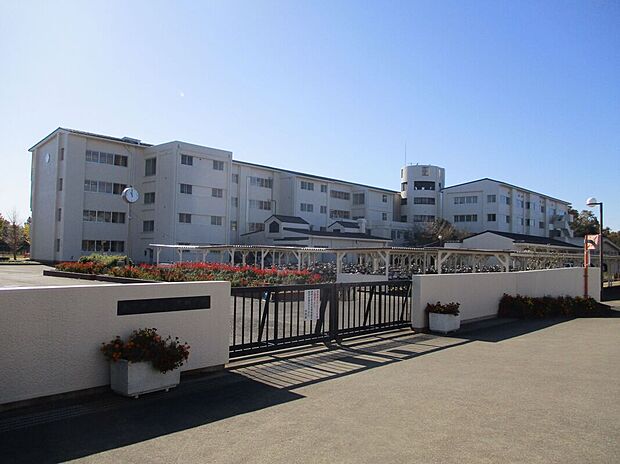 牛久南中学校(約825m)