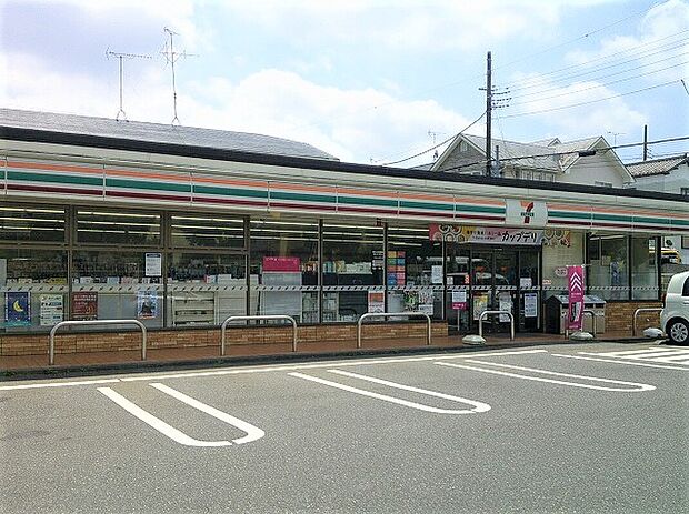 セブンイレブン(約410m)