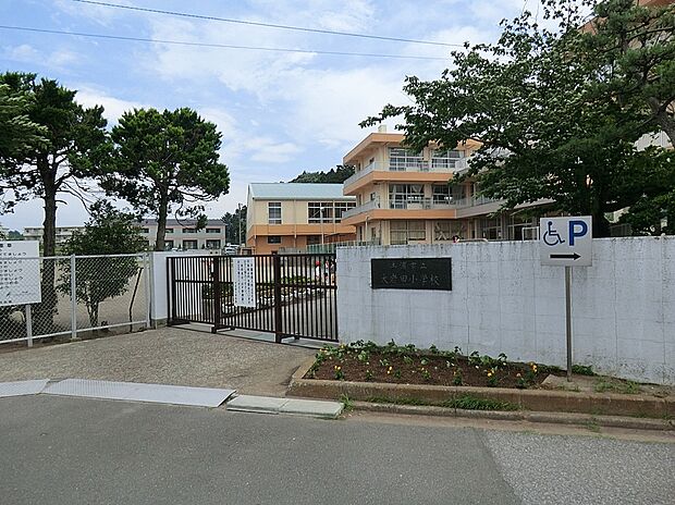 大岩田小学校(約700m)