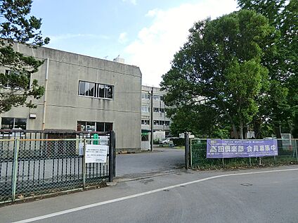 高田小学校 860ｍ