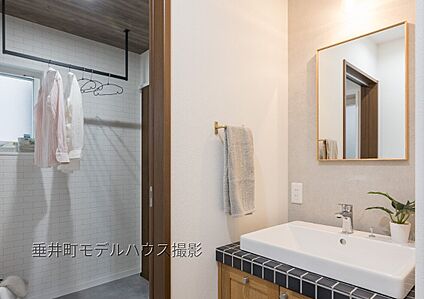 垂井町モデルハウス(洗面・ランドリー)