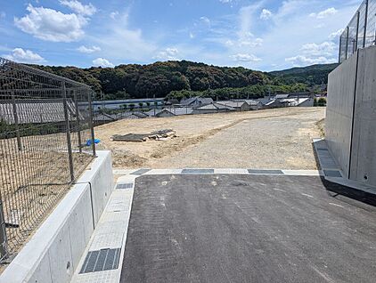 13号地前面道路