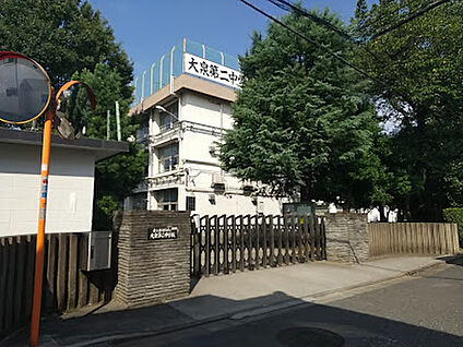 練馬区立大泉第二中学校 約900m(徒歩12分)