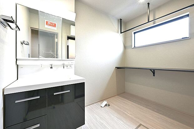 5号棟/室内干しに便利なハンギングバー付き!花粉対策にも!