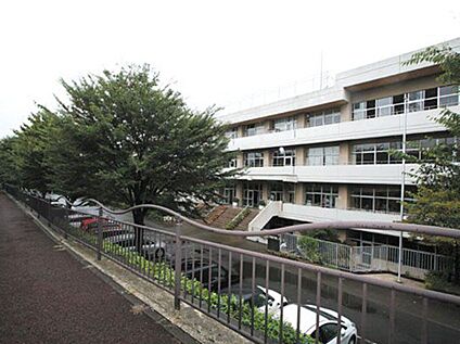 入間市立東金子中学校 610m