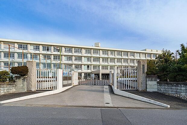 碧南市立新川中学校（約1,330m）