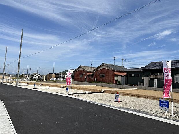 【現地外観写真】幼稚園・小・中学校が身近に。図書館や芸術・文化に触れる、学びの施設も充実した安心の環境。