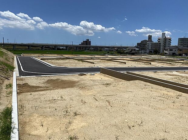 【外観写真2】第1種住居地域。どんな街ができていくのか楽しみですね。長くお住まいいただくお家、住み始めの快適さや豊かさはもちろん、未来まで考えた家づくりをめざしています!