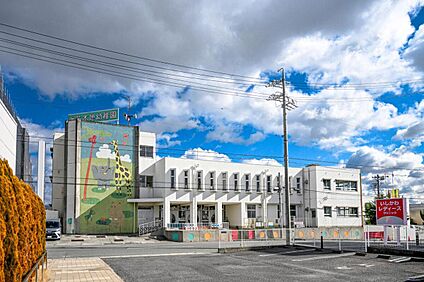 愛英本地幼稚園 650m (徒歩約9分)