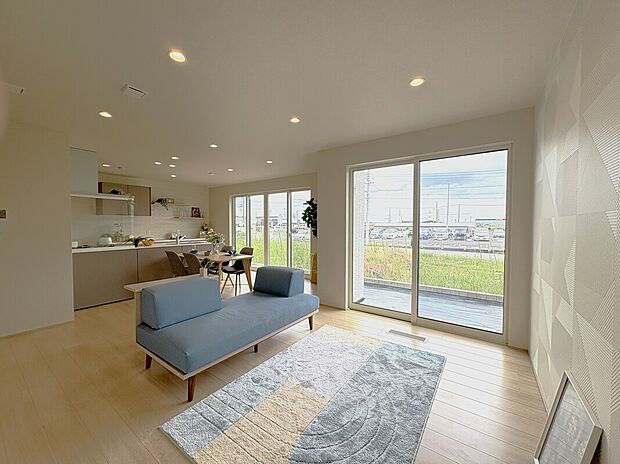 【LDK】大きな窓があり、開放感があります