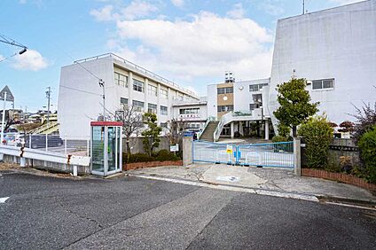市立北山小学校 約600ｍ(徒歩約9分)