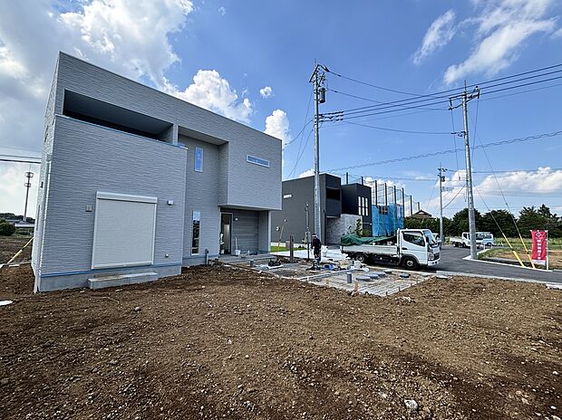 左側７号棟・右側６号棟　前面道路6ｍ　