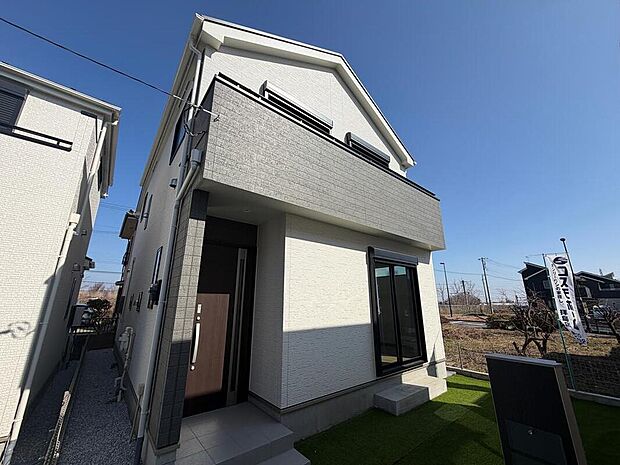 【現地外観】
生活施設や教育施設が徒歩圏に整った暮らしに便利な環境に誕生した全6棟の新築分譲住宅!