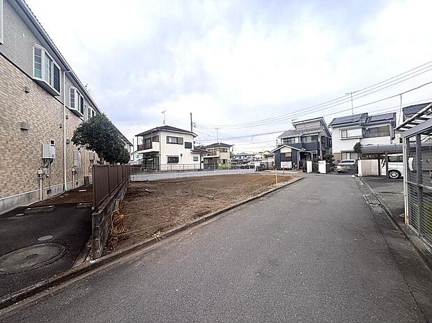 【現地外観】
第一種低層住居専用エリアの閑静な住宅街に登場!生活施設や教育施設が徒歩圏に整った快適な住環境です♪