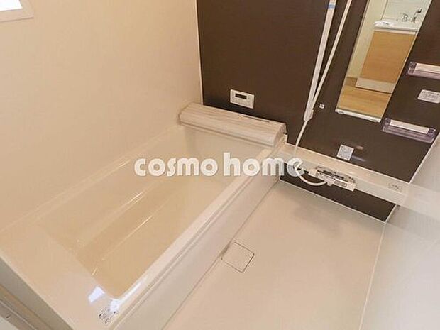 【【浴室】】心地よいバスタイムを演出するバスルームはゆとりあるサイズを採用！ゆったりと足を伸ばして1日の疲れを癒してください♪