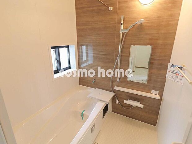 【浴室】心地よいバスタイムを演出するバスルームはゆとりあるサイズを採用!ゆったりと足を伸ばして1日の疲れを癒してください♪