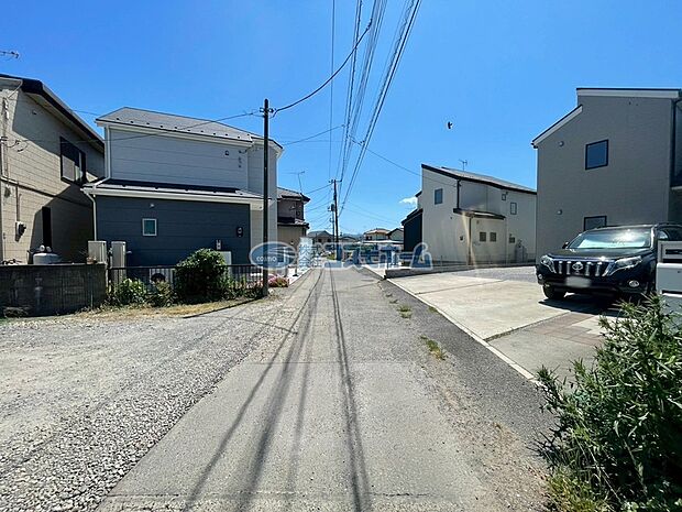 【【前面道路】】ゆとりある道路幅がございますのでお車の出し入れもスムーズに行うことができます♪
