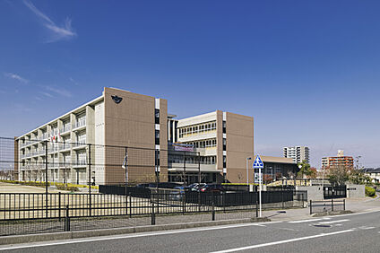 岡崎市立翔南中学校 現地から710m～780m。(徒歩9分～10分。)