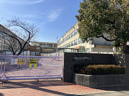 豊橋市立花田小学校 現地から490m。(徒歩7分。)