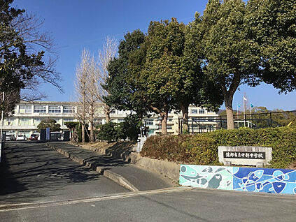 蒲郡市立中部中学校 現地から2350m。(徒歩30分。)