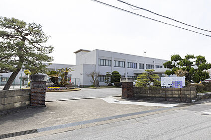 米原市立坂田小学校 現地から240m。(徒歩3分。(最長))