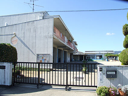 町立斑鳩幼稚園 現地から1600m～1680m。(徒歩20分～21分。)