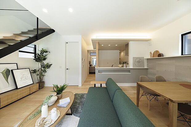 【【快適な家事動線】
】キッチンの隣に洗面室を配置し、水まわり集中させました。部屋干しならワンフロアで洗濯動線が完結する、嬉しい設計です。※号棟により採用状況が異なります。※8号棟(2025年9月撮影)