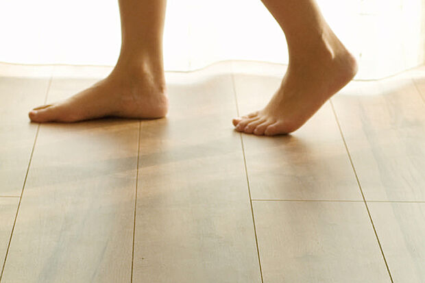 【【ハイブリッド給湯・暖房システム「ECO ONE X5」】】ガスと電気の特性を併用したハイブリッド給湯・暖房システム。電気で効率良くお湯を沸かし、ガスで使いたい時にいつでも十分な給湯を実現。お湯や床暖房の利用状況に応じて適切に使い分けることで、光熱費を抑え、環