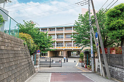 さいたま市立大谷場中学校（現地より徒歩11分） 約870m