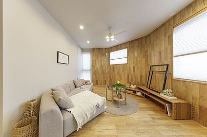 【フロア貼り上げの壁】