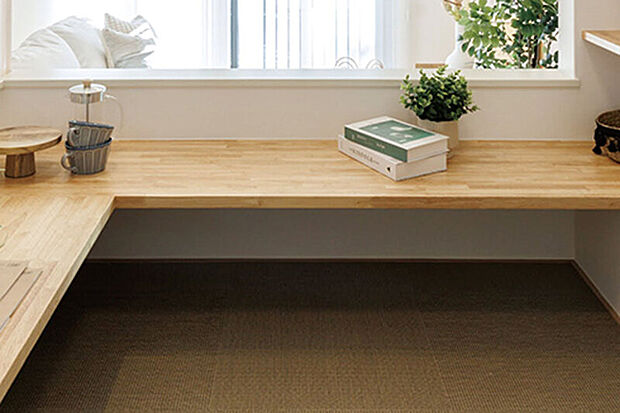 【【SKIP KIDS/CLOSE style】】カウンター下をクローズした床座スタイル。子どもや物の落下の心配がなく、より安全性を考慮したスタイルです。※号棟により採用状況が異なります。