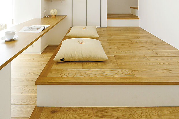 【【オープンスタイル】】カウンター下部分に空間をつくることで圧迫感がなくなり、ゆとりを感じることができます。掃除もしやすく、衛生面にも配慮しました。※号棟により採用状況が異なります。