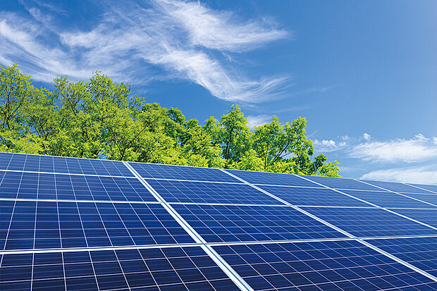 【【太陽光パネル】】太陽のエネルギーを活用し、電気代の節約にもつながる環境にやさしい設備です。※号棟により採用状況が異なります。
