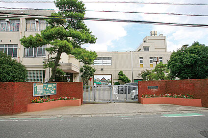 戸塚中学校（現地より徒歩3分） 約190m