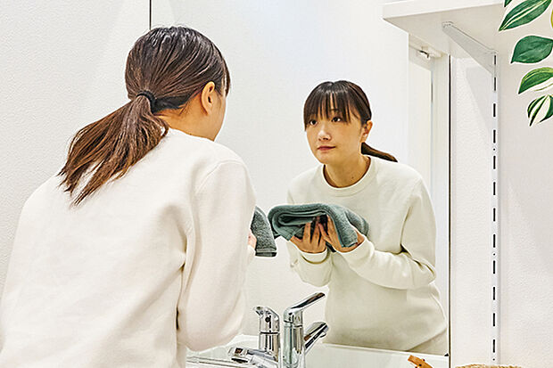 【【セカンド洗面化粧台】】1階に降りることなくお掃除やちょっとした洗い物を済ませられるよう、2階にもシンプルなシンクを設置しました。