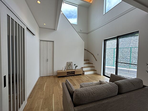 【【当社施工例】】吹き抜けのあるLDK