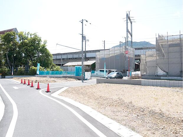 全9区画のまとまった街並み！ 市立下阪本小学校まで徒歩約2分でお子様の通学も安心です！