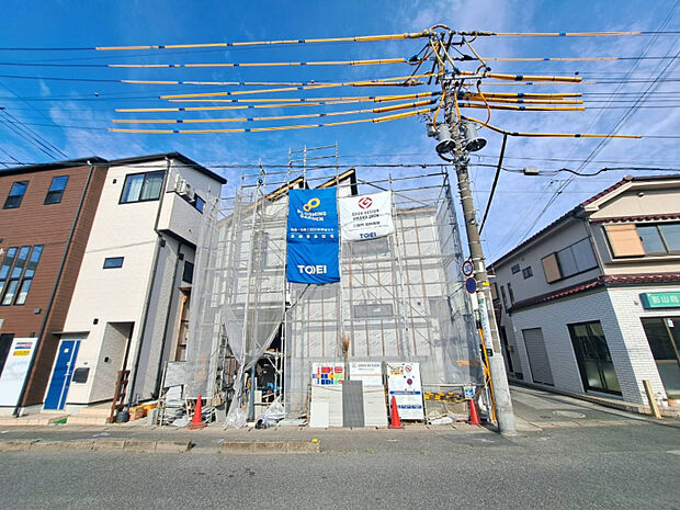 車通りも比較的少なく、落ち着いた雰囲気の前面道路です！　