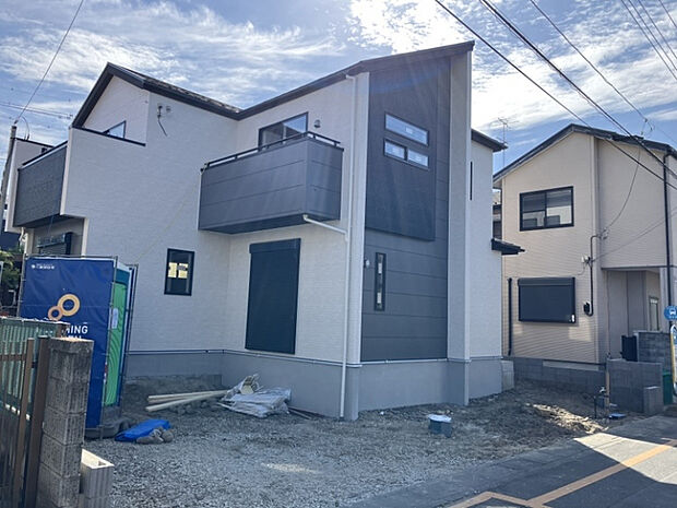 ただいま建築中！完成後はきれいでおしゃれな外観の住まいが誕生予定です☆　