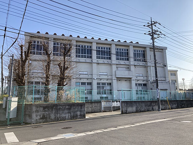 春里中学校（約650m）