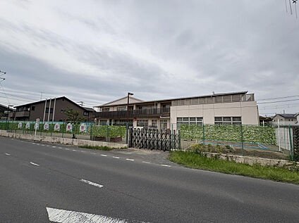 白岡駅 1040m