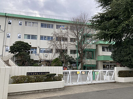 三室小学校 770m