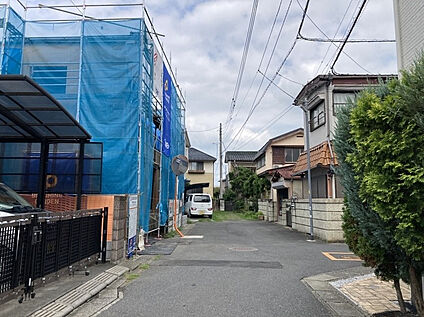 前面道路はゆとりがあり、車の運転や駐車もしやすい環境です！
