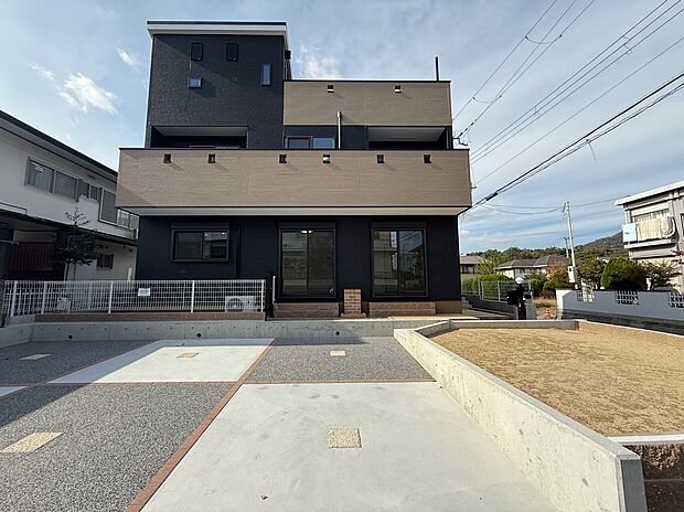 【仲介手数料不要】屋上スカイテラス＆屋根裏大収納庫のある4LDK住宅☆一戸建ての大きなメリットは、自分達の土地を自由に使える事です。ガーデニングやＤＩＹ，車やバイクの趣味など様々な用途で利用できます